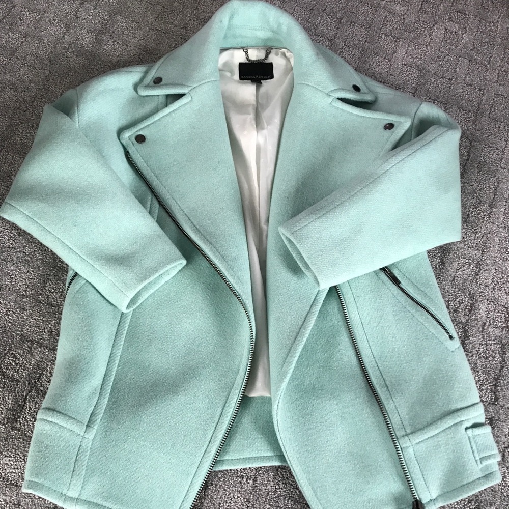 Like new! Oversized seafoam wool coat with lining and added buckle detailing